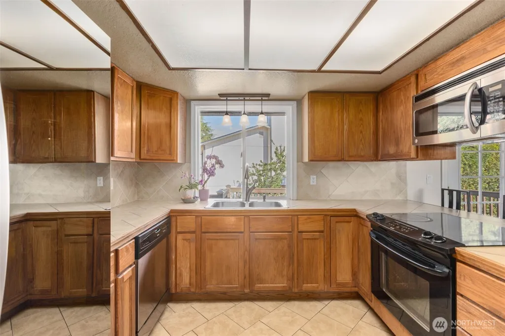 3335 Centennial Way NE Tacoma WA 98422