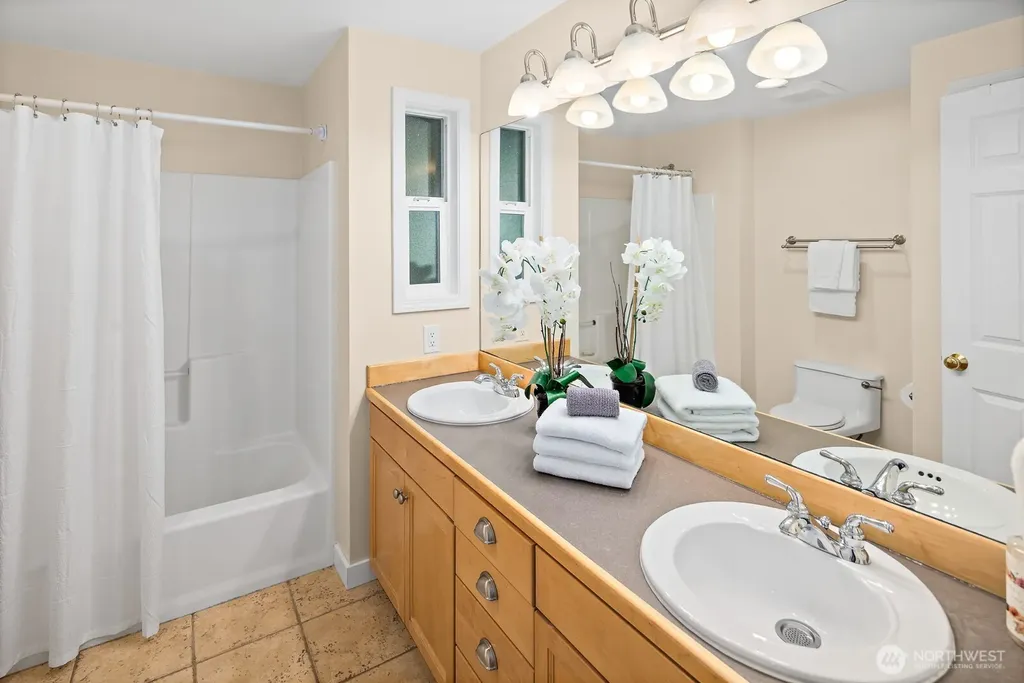 16537 SE 45th Place Bellevue WA 98006