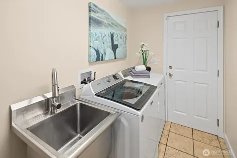 16537 SE 45th Place Bellevue WA 98006