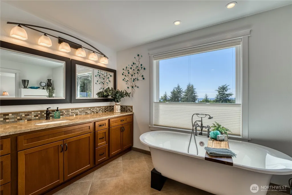 802 Jewil Drive Fox Island WA 98333
