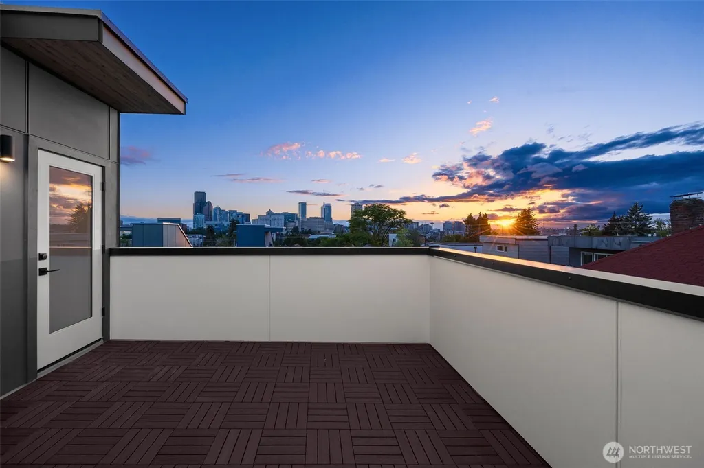 825 17th Avenue Seattle WA 98144