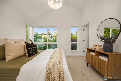 825 17th Avenue Seattle WA 98144