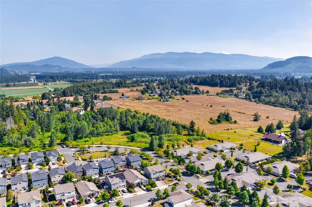 3289 Loch Ness Loop Mount Vernon WA 98273