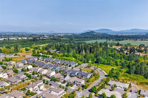 3289 Loch Ness Loop Mount Vernon WA 98273