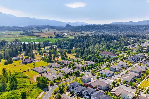 3289 Loch Ness Loop Mount Vernon WA 98273
