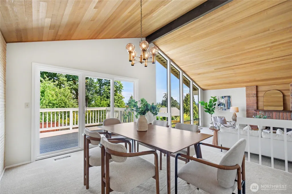 15522 SE 44th Place Bellevue WA 98006