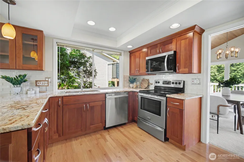 15522 SE 44th Place Bellevue WA 98006