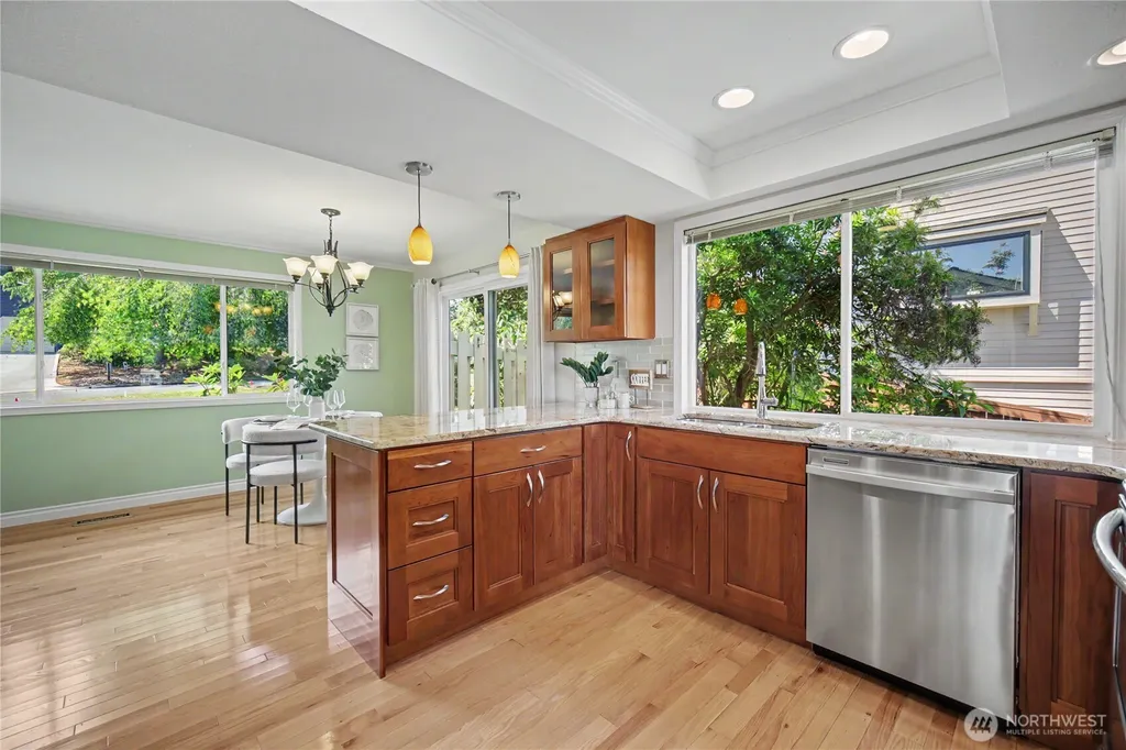 15522 SE 44th Place Bellevue WA 98006