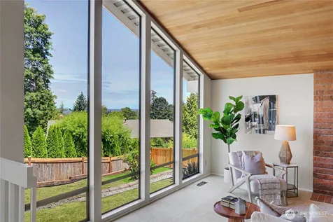 15522 SE 44th Place Bellevue WA 98006