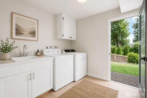 15522 SE 44th Place Bellevue WA 98006
