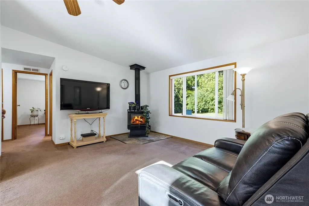 6908 242nd Avenue E Buckley WA 98321