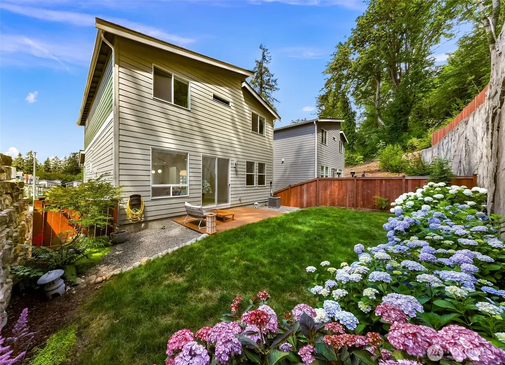 22425 69th Place W Mountlake Terrace WA 98155