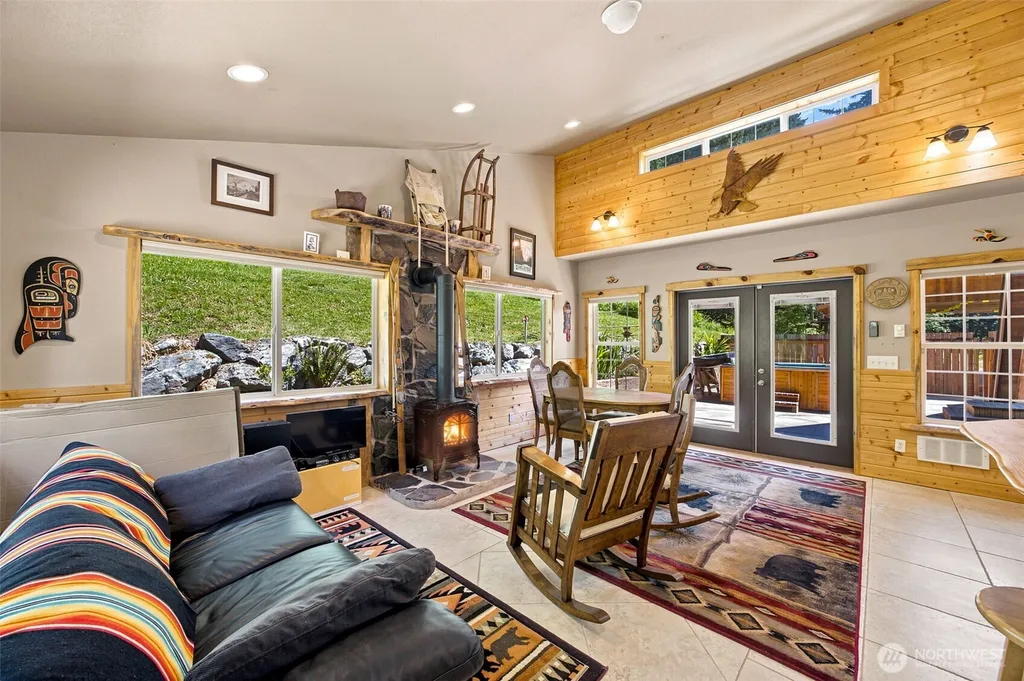 33217 Mount Tahoma Canyon Road E Ashford WA 98304