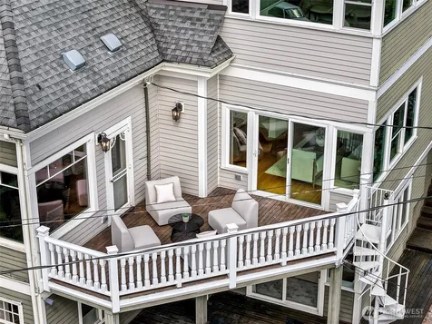 1225 9th Avenue W Seattle WA 98119