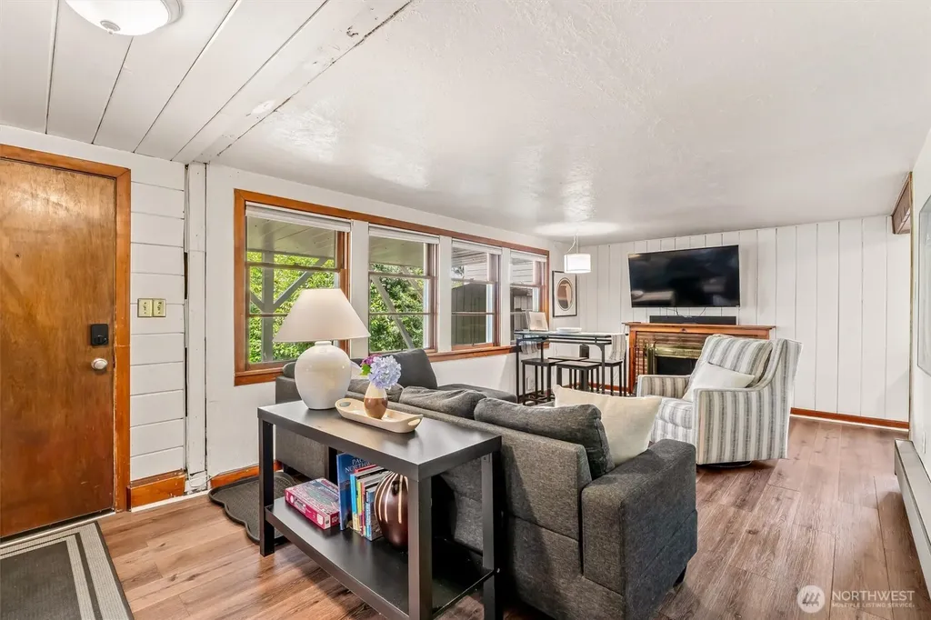 3033 31st Avenue W Seattle WA 98199