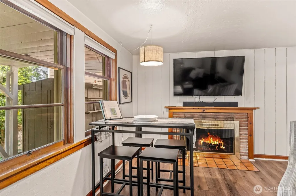 3033 31st Avenue W Seattle WA 98199