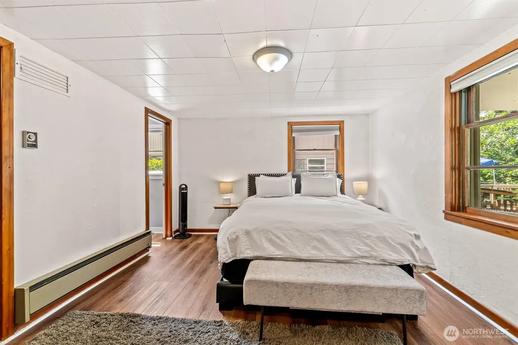 3033 31st Avenue W Seattle WA 98199