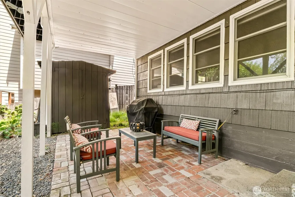 3033 31st Avenue W Seattle WA 98199