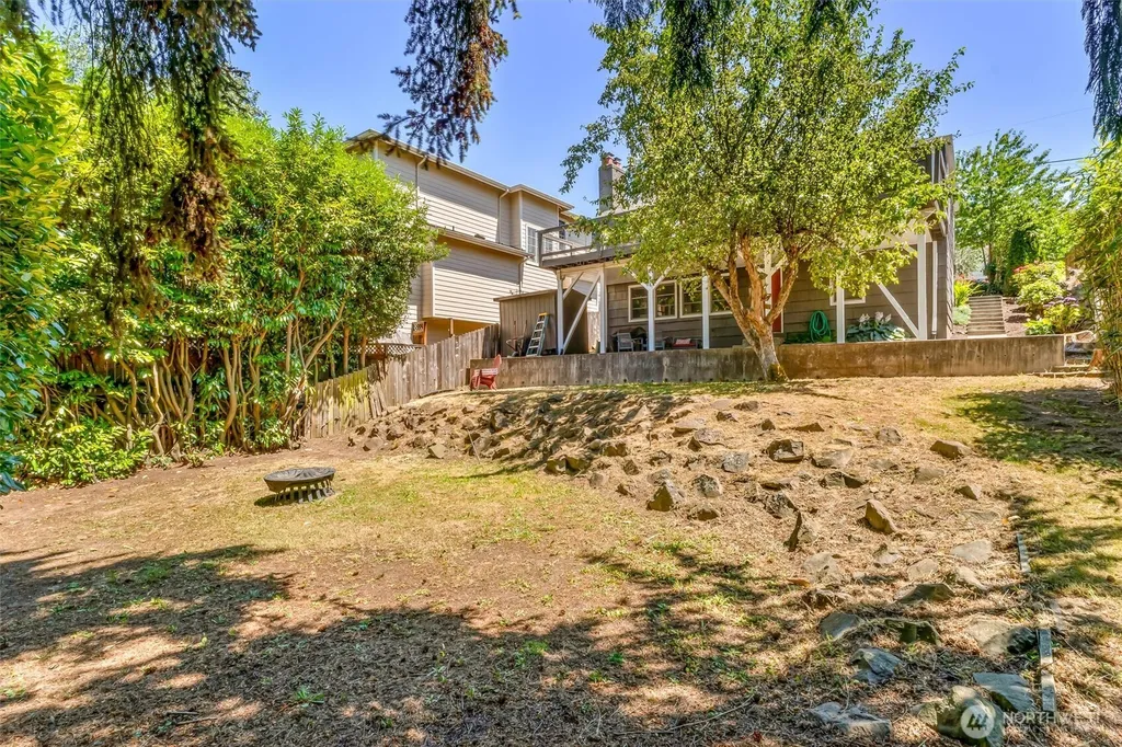 3033 31st Avenue W Seattle WA 98199