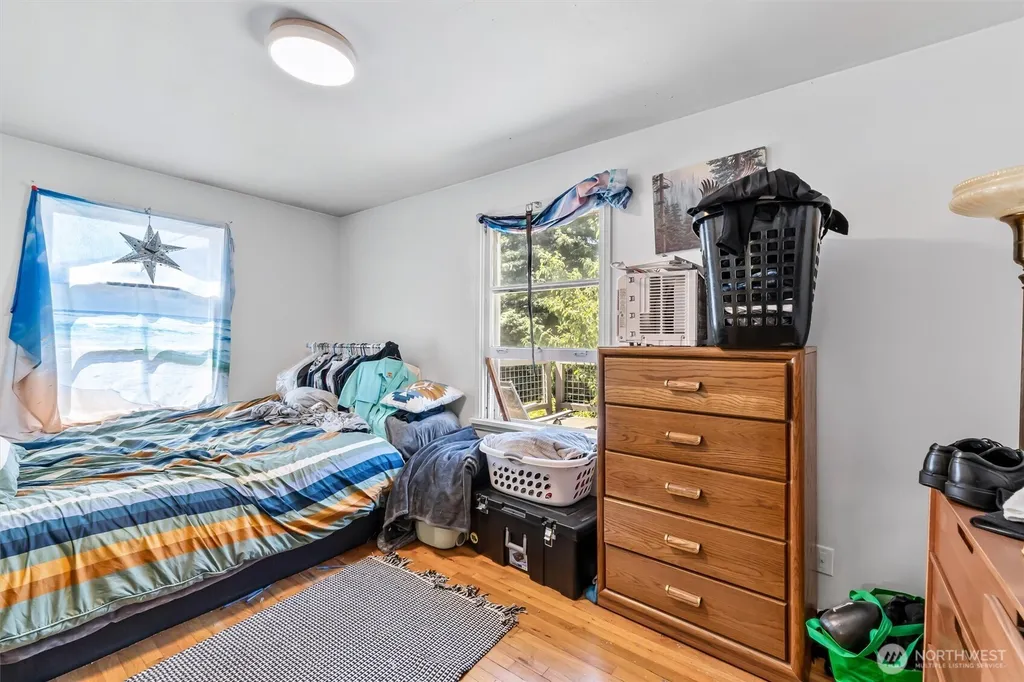 3033 31st Avenue W Seattle WA 98199