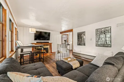 3033 31st Avenue W Seattle WA 98199