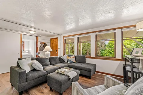 3033 31st Avenue W Seattle WA 98199