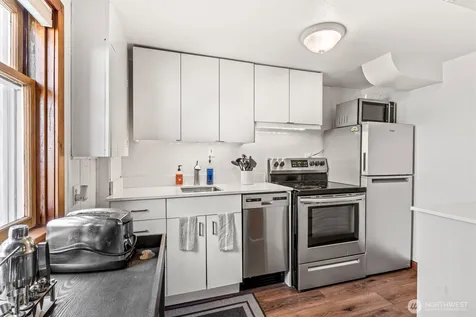 3033 31st Avenue W Seattle WA 98199