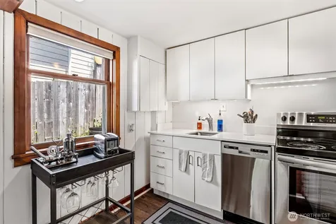 3033 31st Avenue W Seattle WA 98199