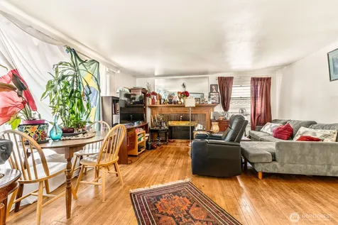 3033 31st Avenue W Seattle WA 98199