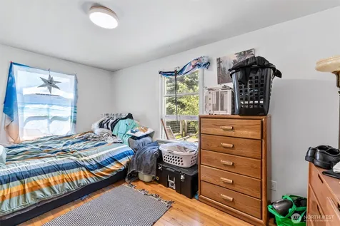 3033 31st Avenue W Seattle WA 98199