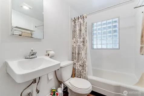 3033 31st Avenue W Seattle WA 98199