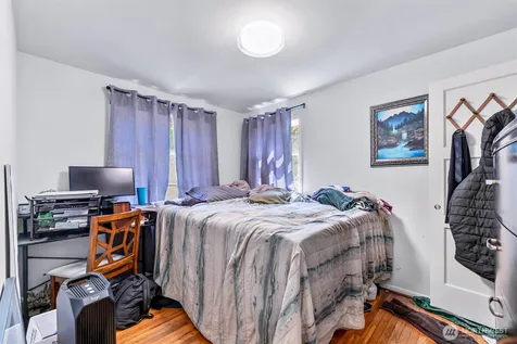 3033 31st Avenue W Seattle WA 98199