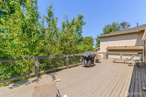 3033 31st Avenue W Seattle WA 98199