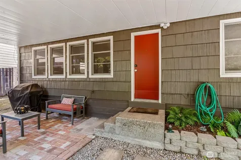 3033 31st Avenue W Seattle WA 98199