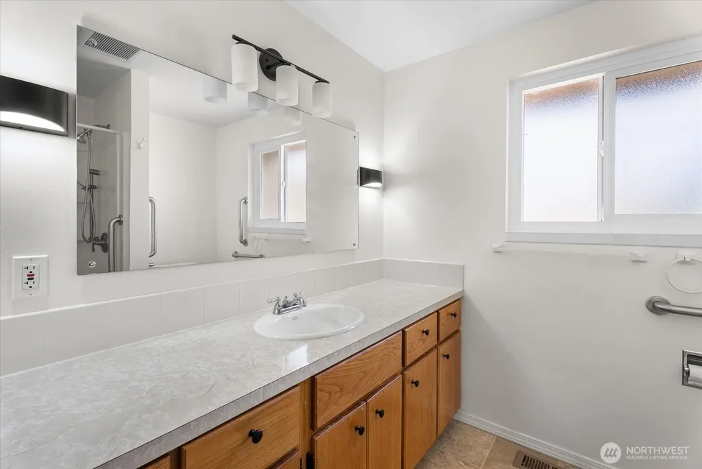 1718 G Street SE Auburn WA 98002