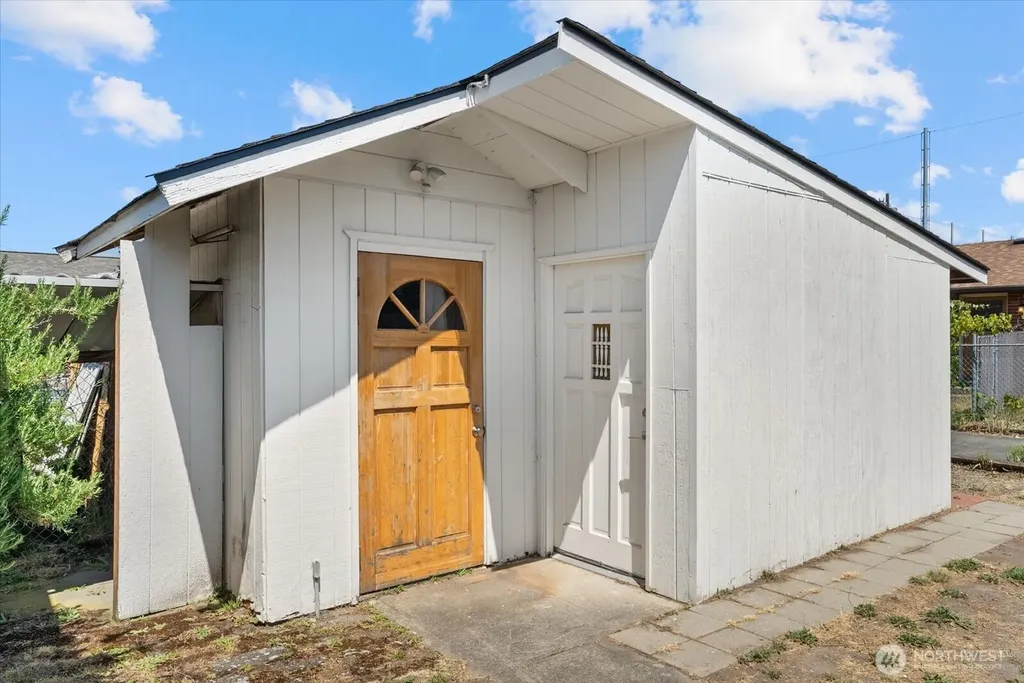 1718 G Street SE Auburn WA 98002