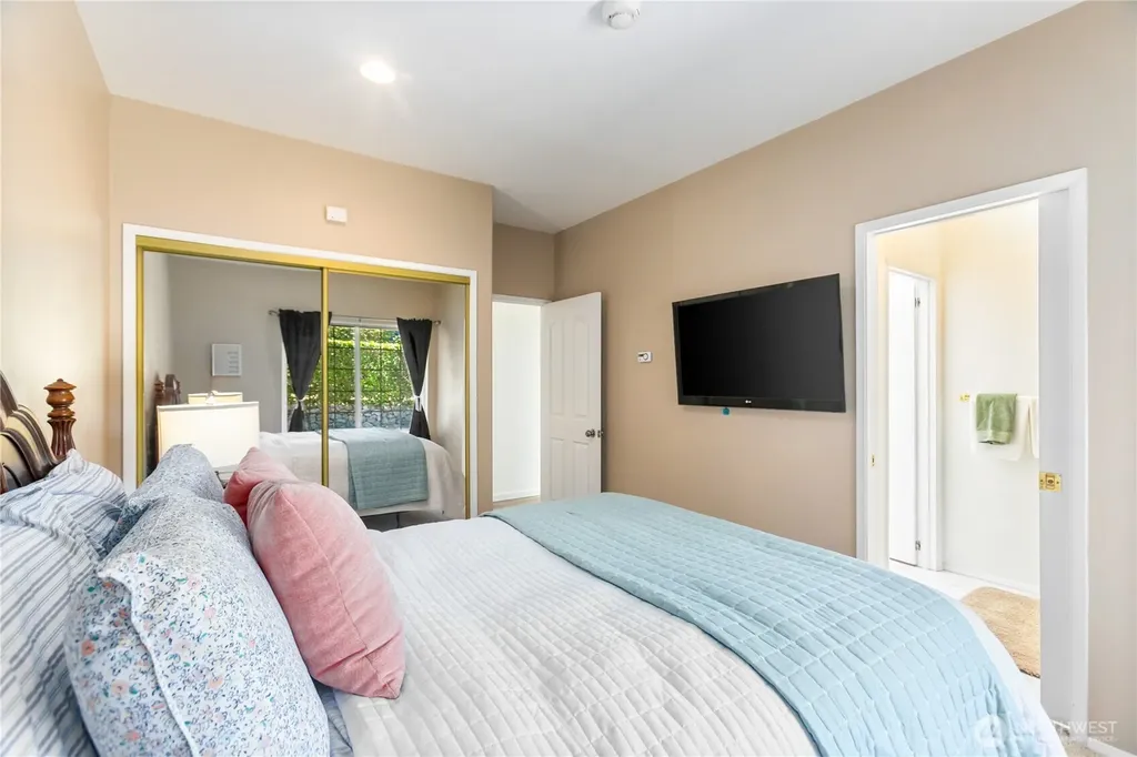 6074 Osprey Circle Bremerton WA 98312