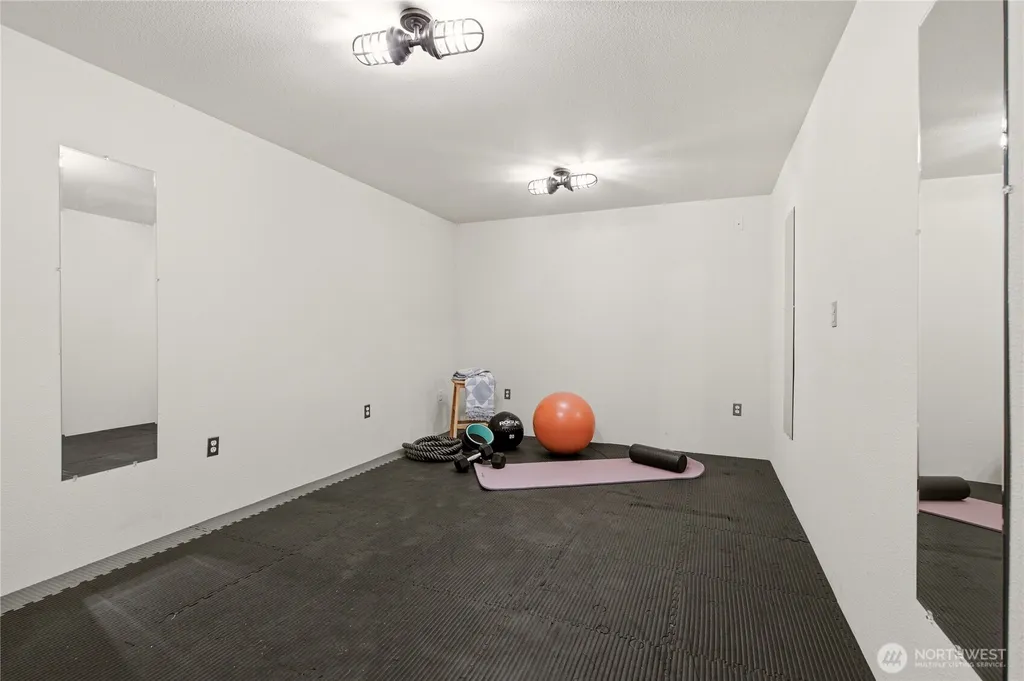 25615 SE 396th Street Enumclaw WA 98022
