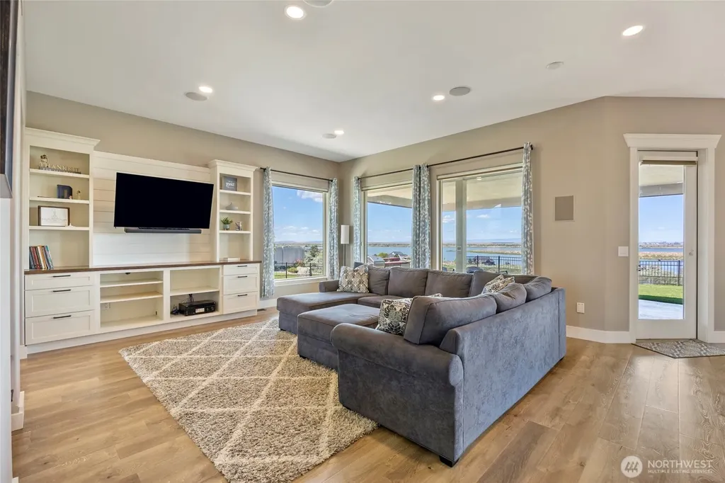 8596 SE Dune Lake Road Moses Lake WA 98837