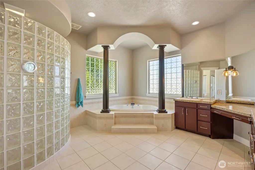 8596 SE Dune Lake Road Moses Lake WA 98837