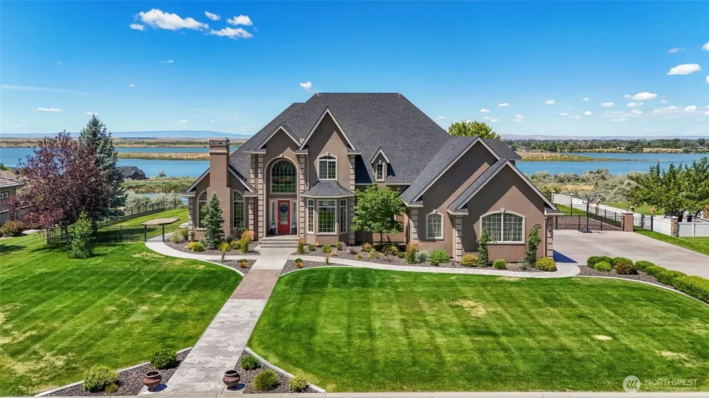 8596 SE Dune Lake Road Moses Lake WA 98837