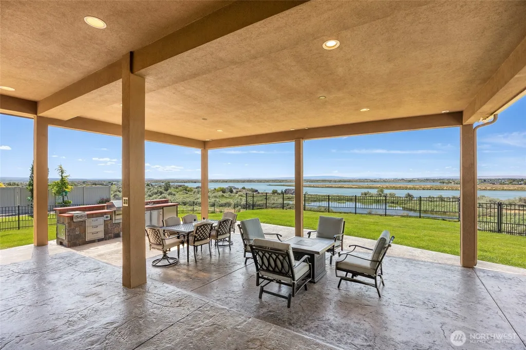 8596 SE Dune Lake Road Moses Lake WA 98837