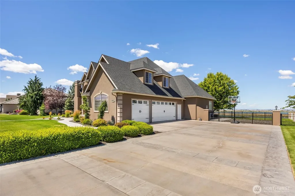 8596 SE Dune Lake Road Moses Lake WA 98837