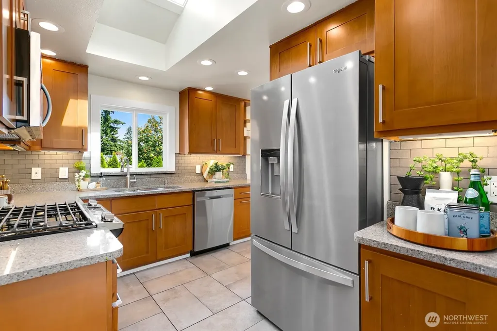 3610 W Viewmont Way W Seattle WA 98199