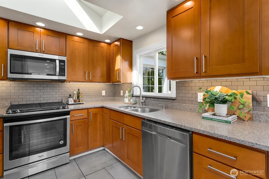 3610 W Viewmont Way W Seattle WA 98199