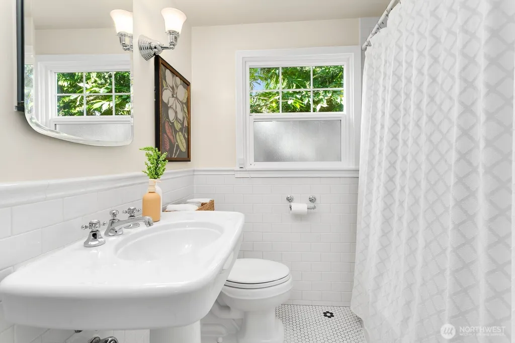 3610 W Viewmont Way W Seattle WA 98199