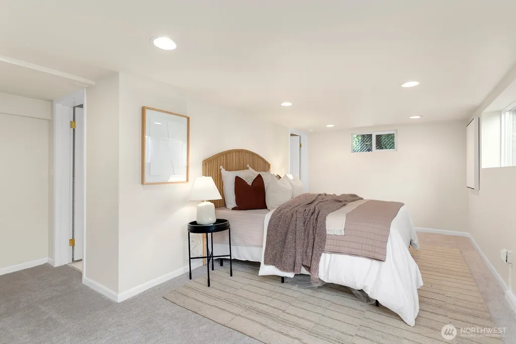 3610 W Viewmont Way W Seattle WA 98199