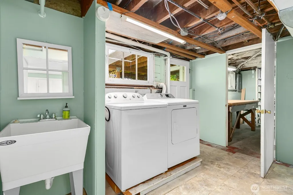 3610 W Viewmont Way W Seattle WA 98199