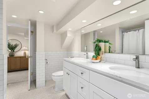 3610 W Viewmont Way W Seattle WA 98199
