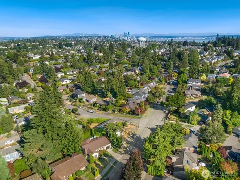 3610 W Viewmont Way W Seattle WA 98199